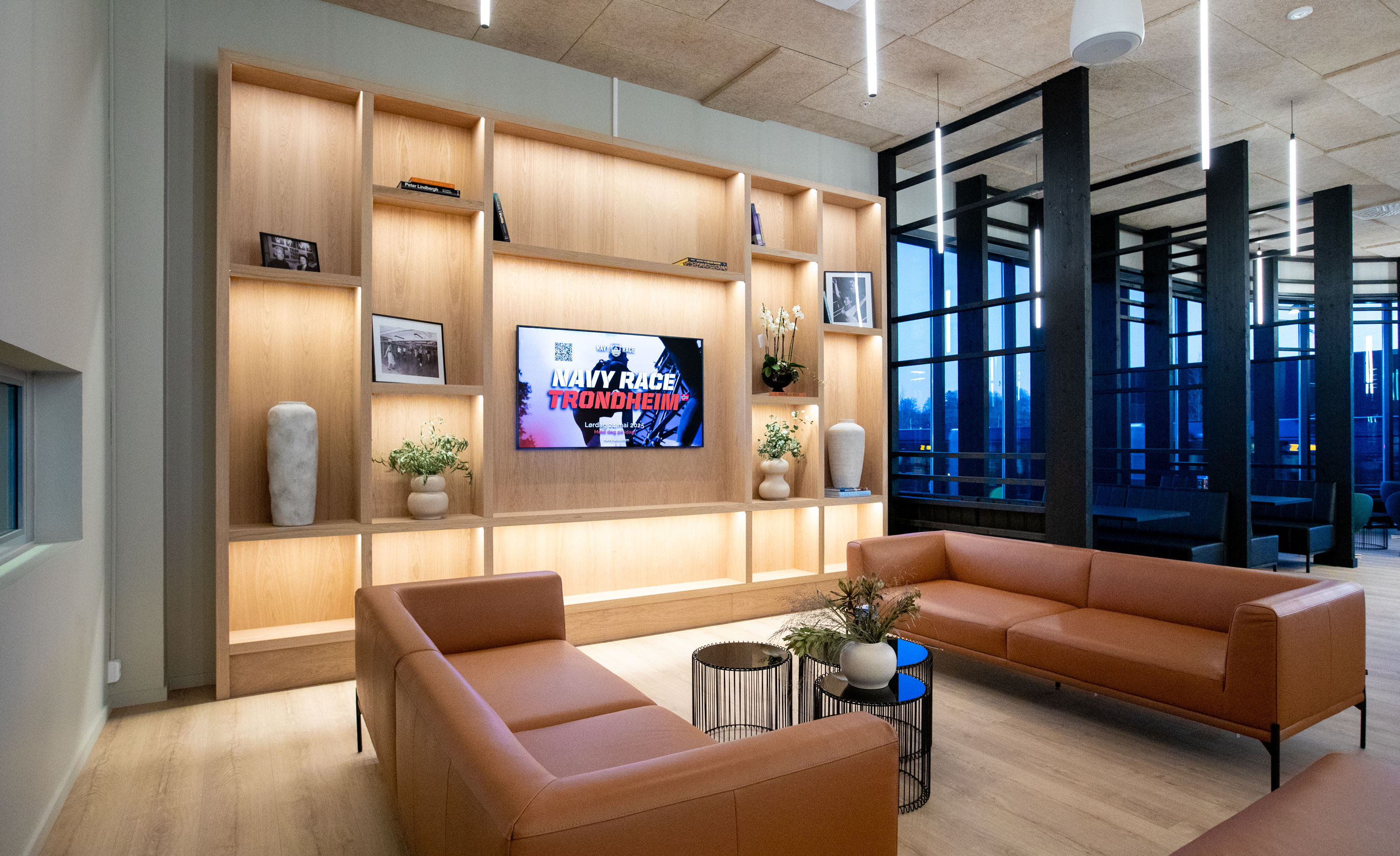Infoskjerm i Lounge området.