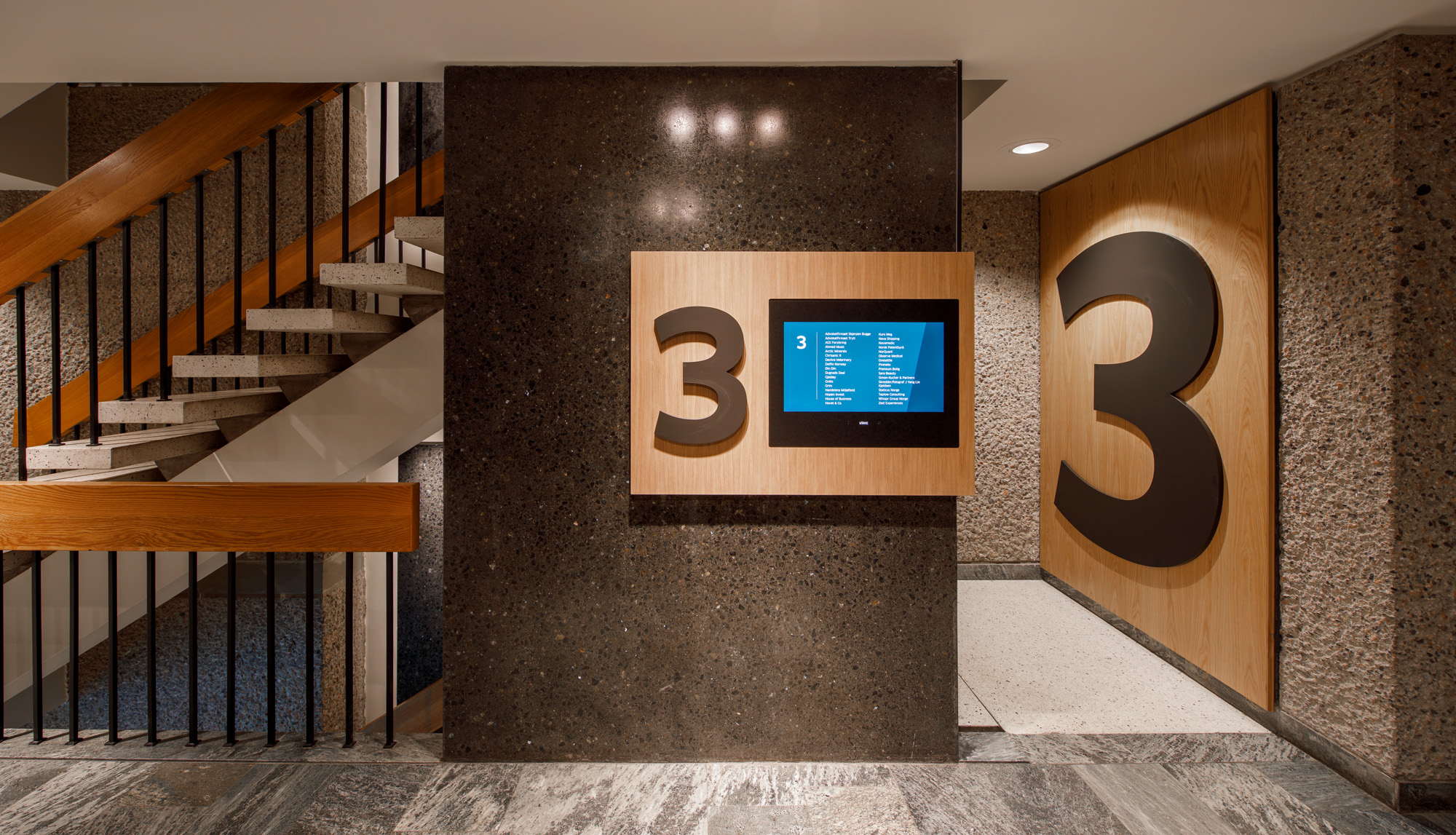 Wayfinding i alle etasjer.